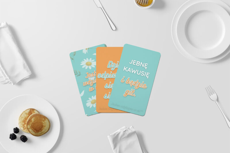 Karty afirmacji z przekleństwami dla kobiet - zestaw 40 kart + drewniany stojak BEZ CENZURY